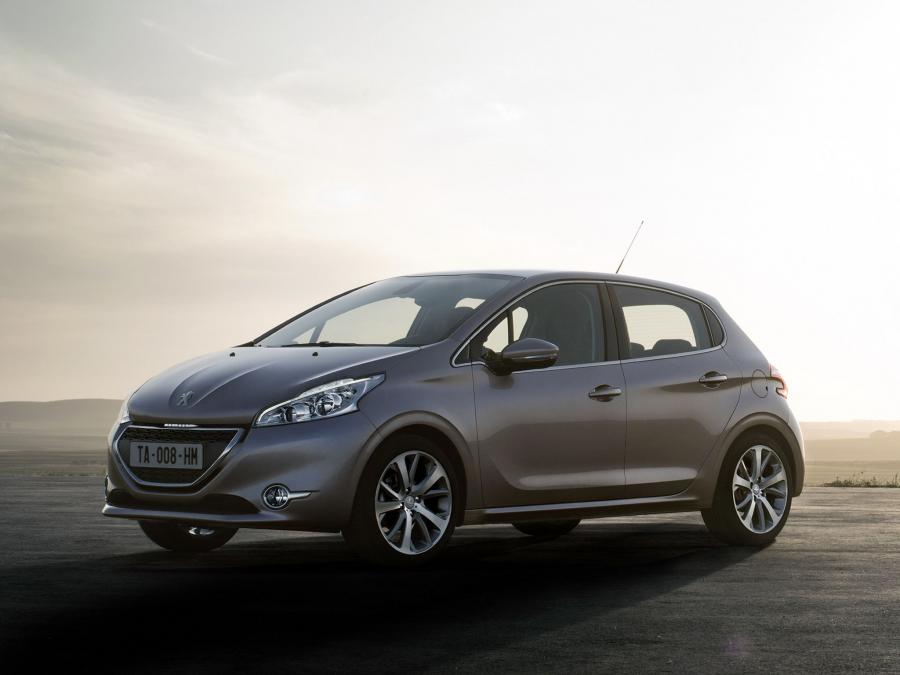  Peugeot 208 5-Door 2012 года  (фото 68 из 73)